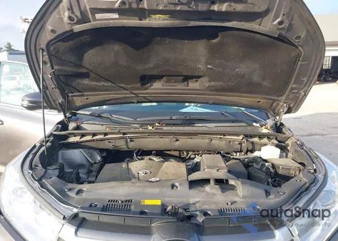 2019 Toyota Highlander Xle from USA, damaged, VIN 5TDJZRFH9KS601497